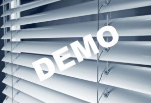 Detailaufnahme von silbernen Storen